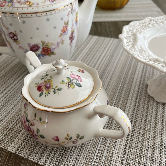 Grace’s Teaware 3 Piece Set - Picture 4 of 7